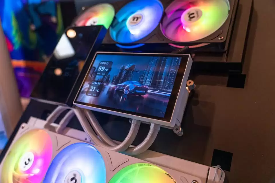 曜越发表 ST360 Ultra ARGB Sync 水冷:侧出短管 + 7