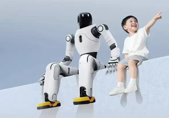 智元登顶全球人形机器人出货量榜首 宇树、优必选紧跟