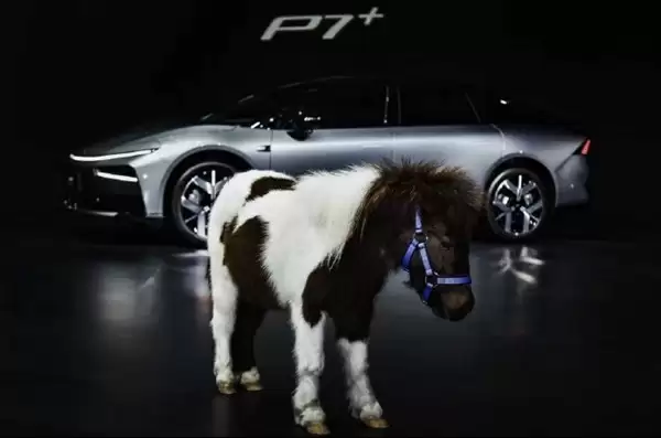 小鹏P7+魔术秀惊艳发布,空间升级重塑中大型轿车新标杆