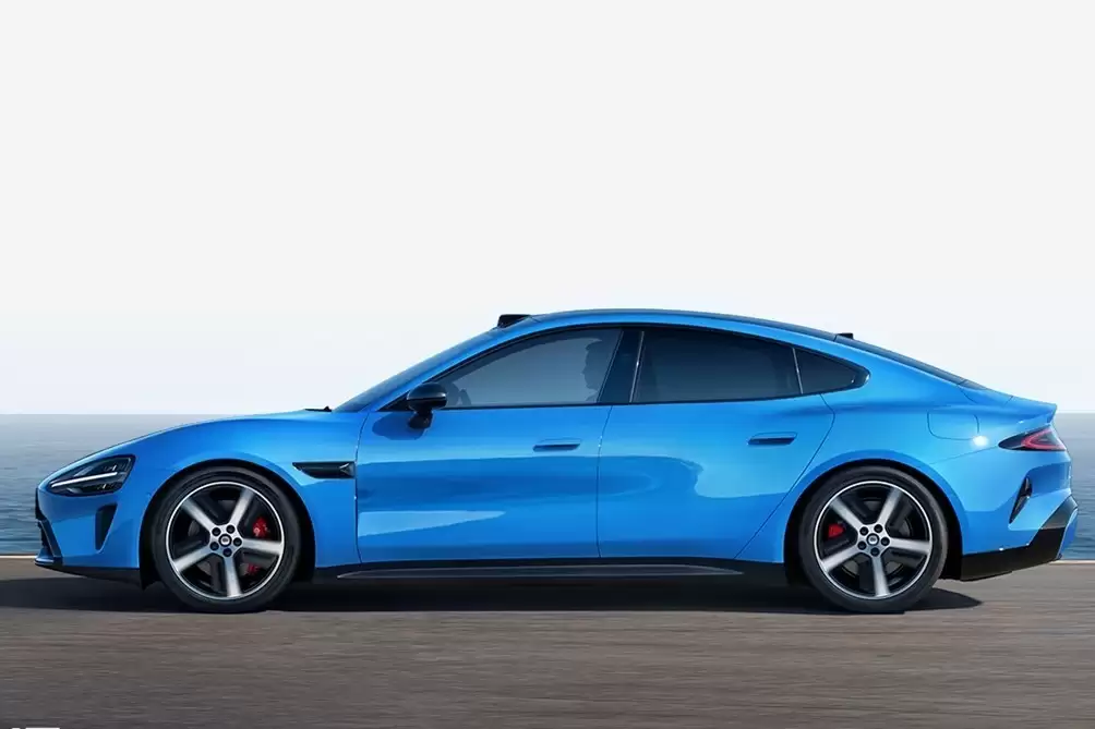 小米SU7新款预售开启：配置全面升级，起售价上调至22.99万元