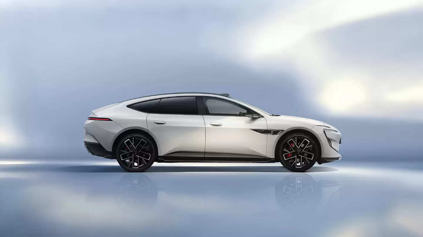 新款阿维塔 12 官图发布，设计、动力、操控、智驾全域升级