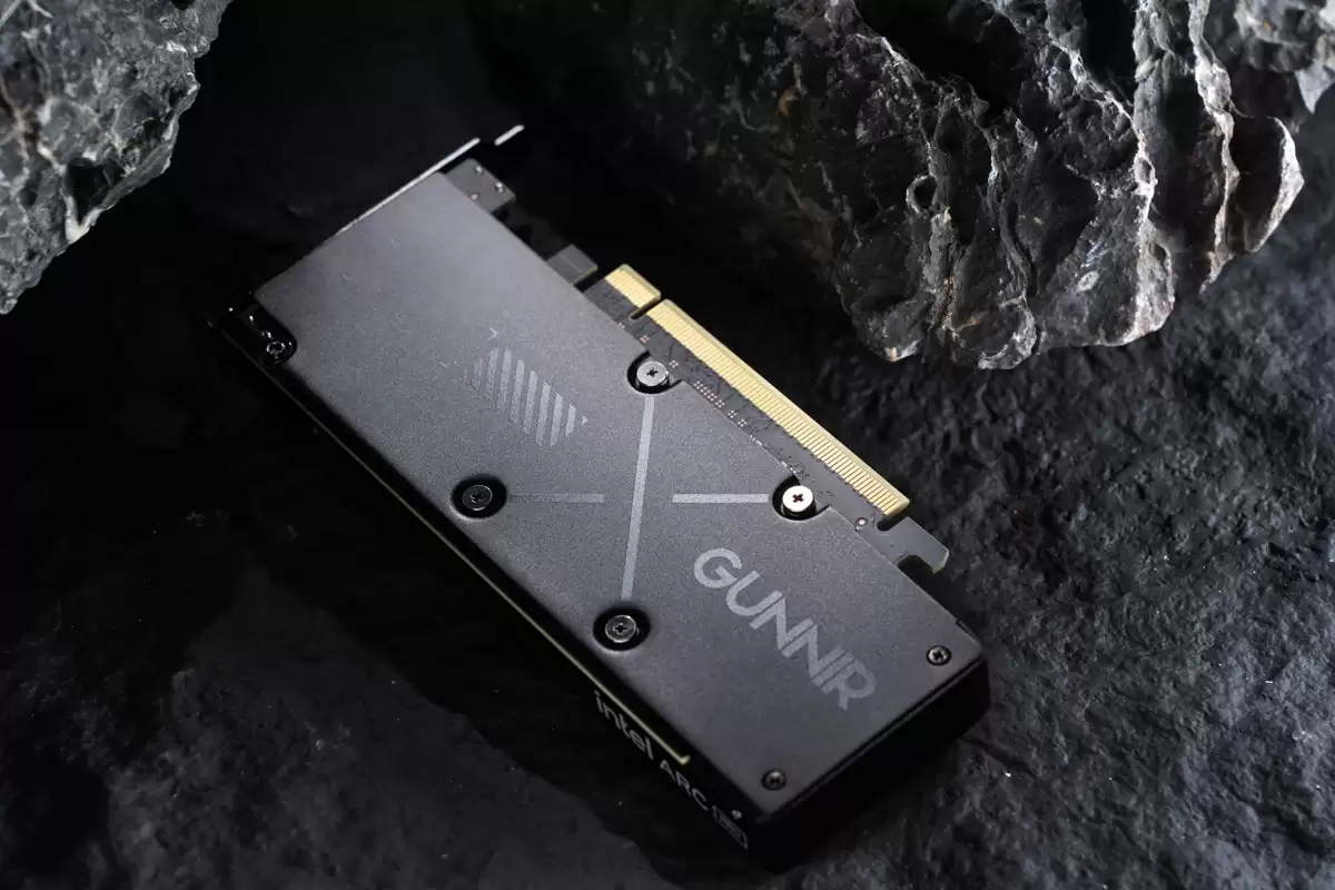 蓝戟推出 Arc Pro B50 LP 单槽半高卡:比公版更薄,配 16GB 显存 + 无外接供电