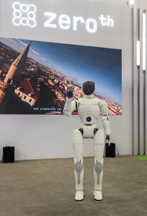 元点智能亮相CES:发布全系机器人及熊猫互动新品