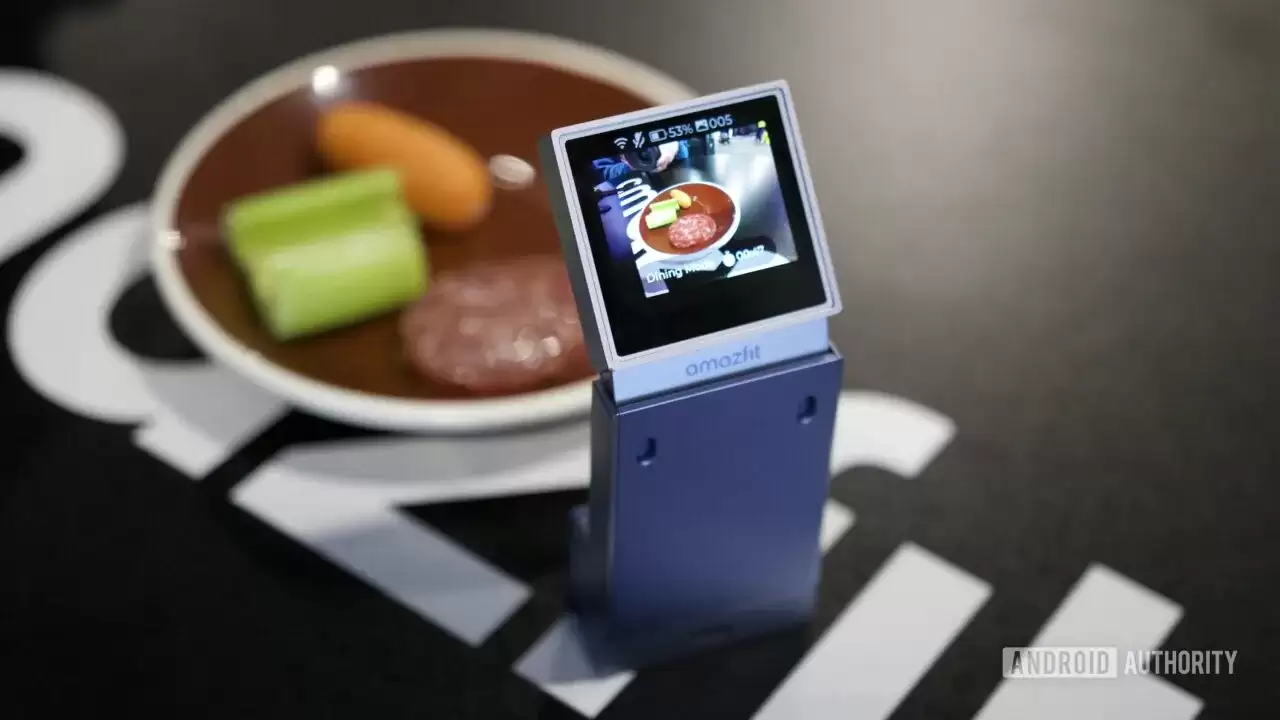 华米 Amazfit 展示 AI 相机 V1TAL：记录你的吃饭过程，可纠正饮食习惯