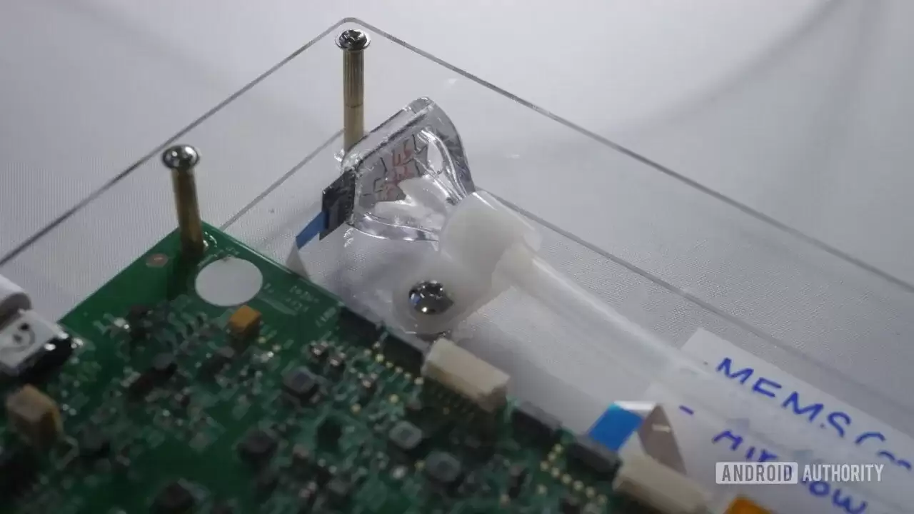 xMEMS 展示 µCooling 散热:用超声波“吹”走芯片热量,近乎零噪音