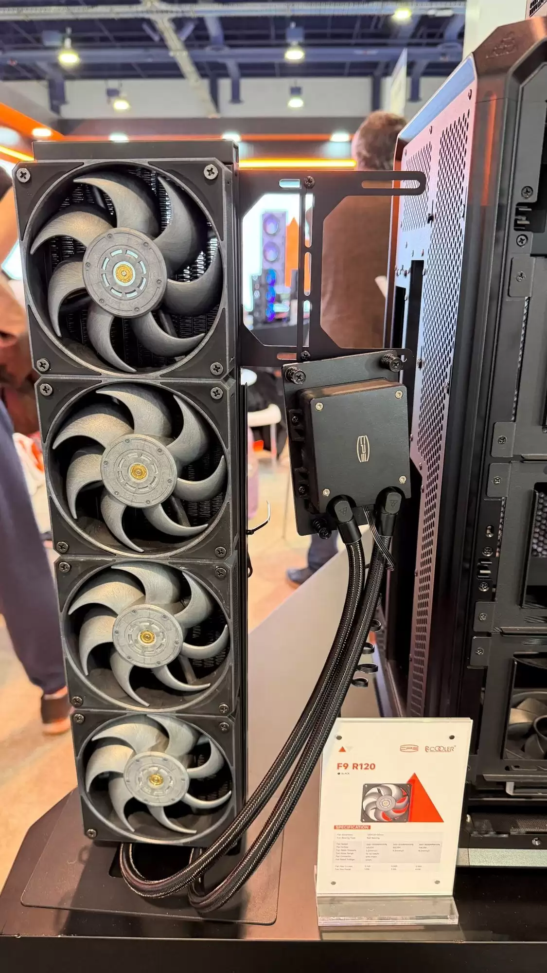 超频三亮相CES:发布高端水冷系统与2500W电源