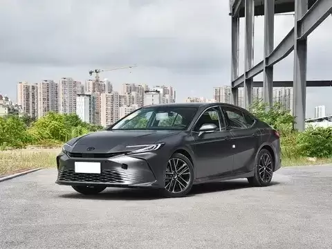 丰田凯美瑞双擎推两款光晖版 新增磨砂灰车漆与豪华配置