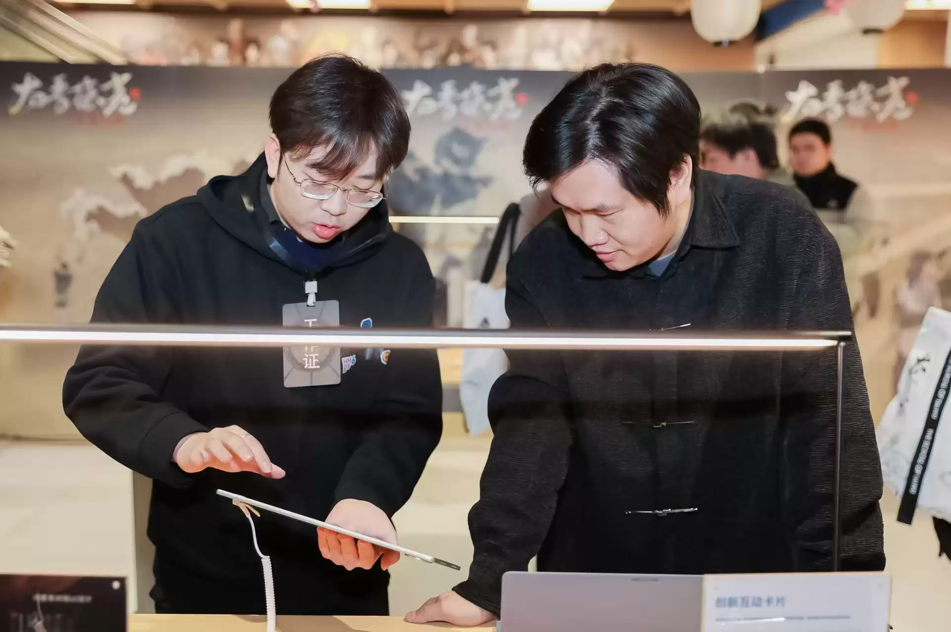 无缝流转、AI 攻略等特性亮相,首款鸿蒙独家游戏《太吾绘卷》实机试玩引热潮