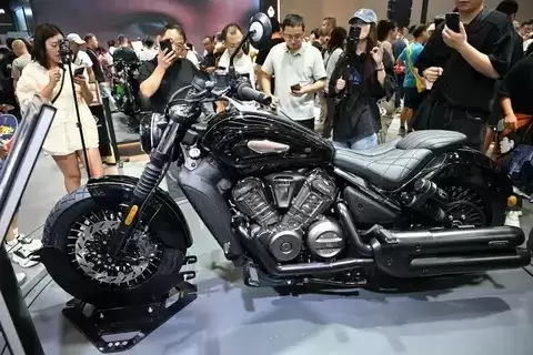 奔达黑旗600亮相工信部,V4引擎+电子离合引关注