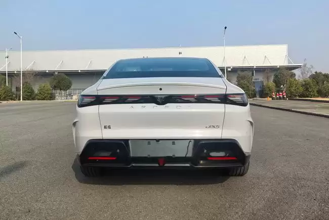 新款极狐阿尔法S5 申报：新增增程版，外观细节调整