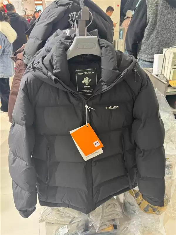 中产涌入超市抢300元羽绒服 网友:符合真香定律