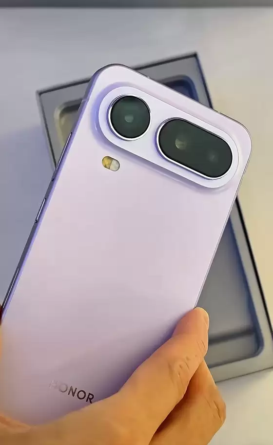 荣耀Magic8 Pro Air真机上手:经典感叹号Deco 比iPhone Air还轻