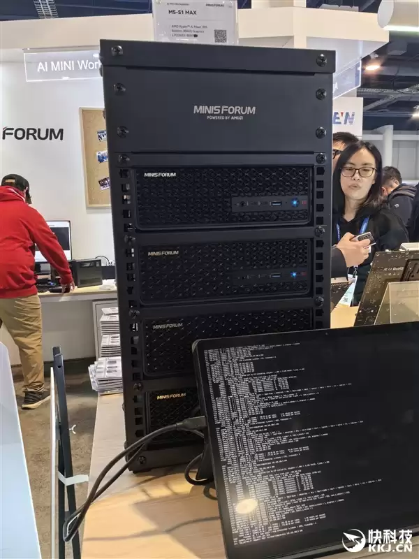 铭凡展示四台AMD 395迷你机合体！走的竟然是雷电5
