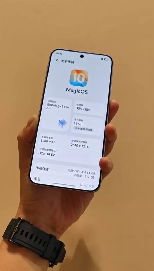 荣耀Magic8 Pro Air真机上手：经典感叹号Deco 比iPhone Air还轻