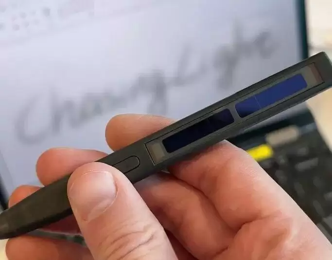 全球首款有机光伏触控笔亮相CES 2026：室内灯光就能供电，国产追光科技 x Wacom打造