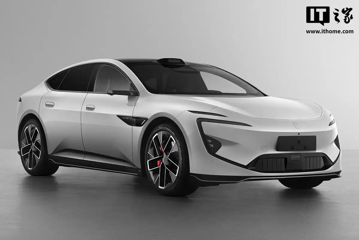 消息称新款阿维塔 12 车侧 B 柱带有“乾崑智驾 ADS”LOGO