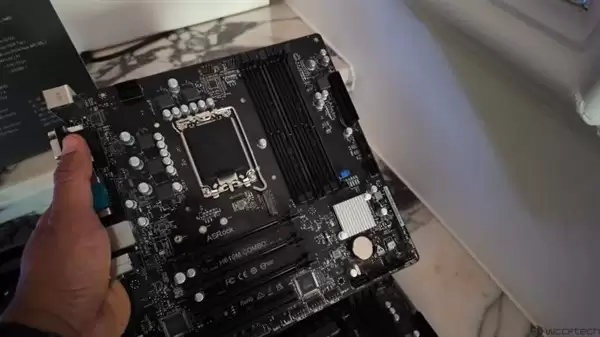 华擎推H610M Combo主板 支持DDR4/DDR5双内存