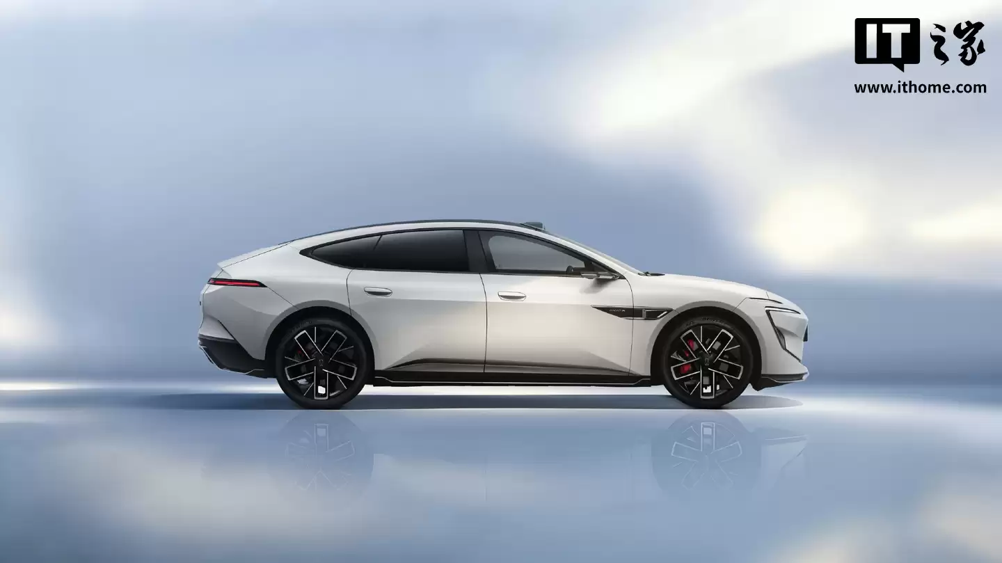 消息称新款阿维塔 12 车侧 B 柱带有“乾崑智驾 ADS”LOGO