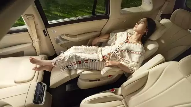 下定即享价值43000元权益 问界M8购车权益推新