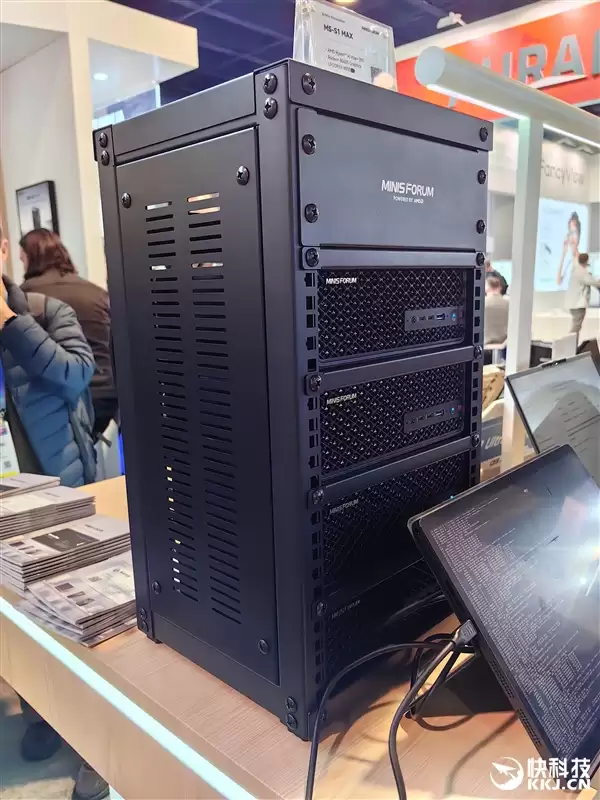 铭凡展示四台AMD 395迷你机合体！走的竟然是雷电5