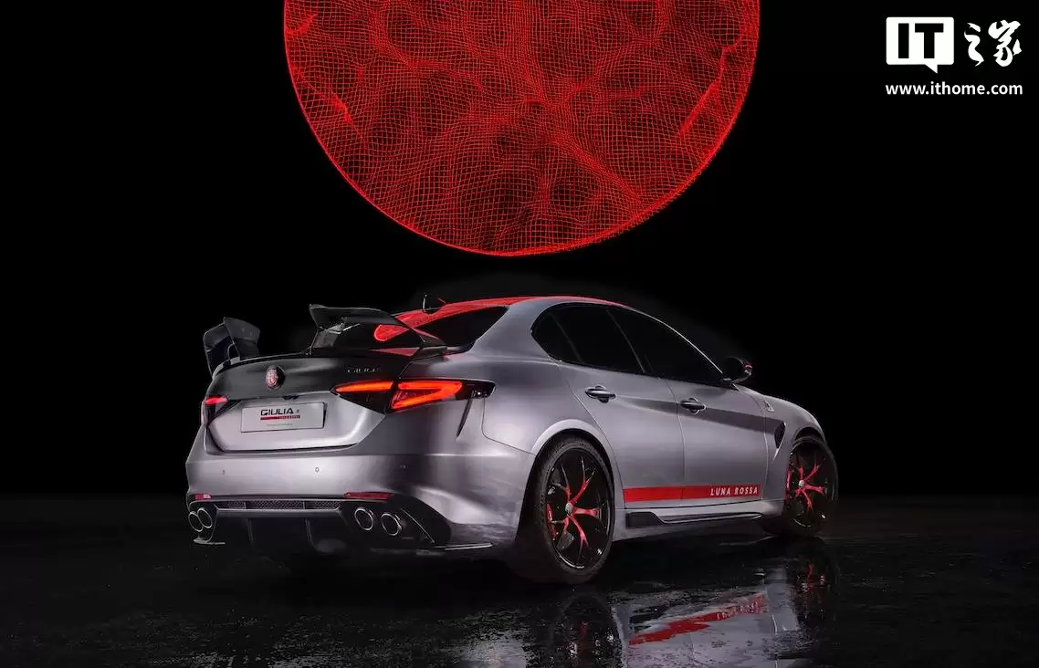 采用全新碳纤维套件,阿尔法·罗密欧 Giulia 四叶草 Luna Rossa 版发布