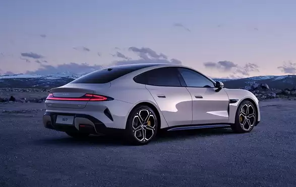 被传辞职上热搜 卢伟冰发文辟谣:今天上班开小米SU7全程开启HAD 非常丝滑