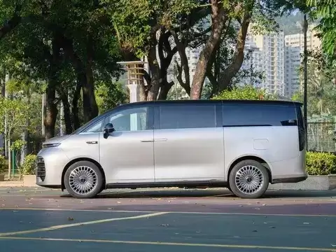 吉利银河V900预售开启：31.98万起售，AI赋能家庭MPV新体验