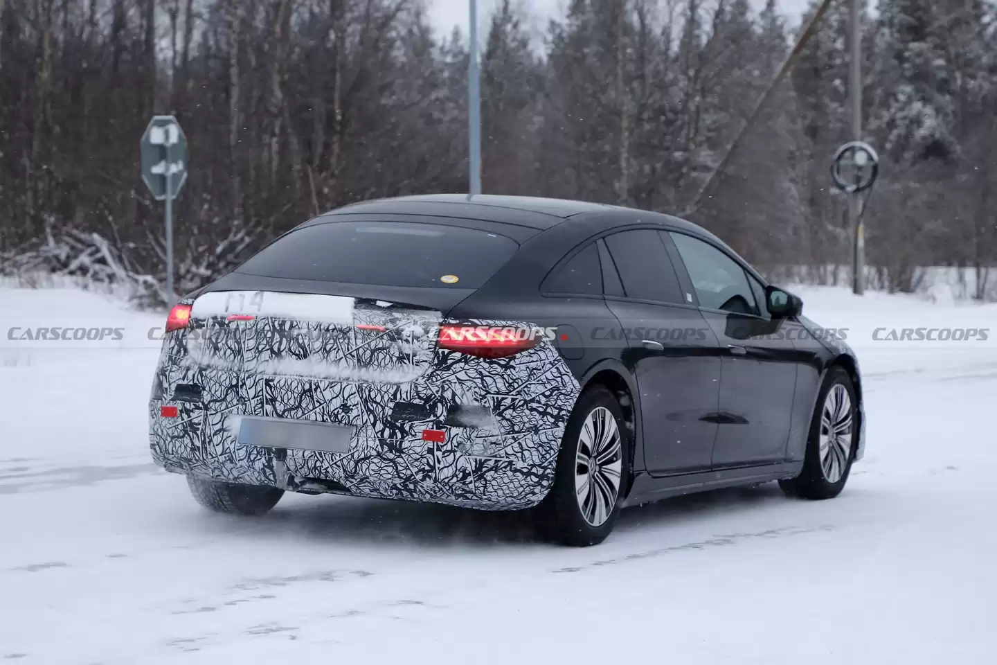 2027 款奔驰 EQS 路测图曝光：800V 架构，自研 eATS 2.0 电机 + 双速变速箱