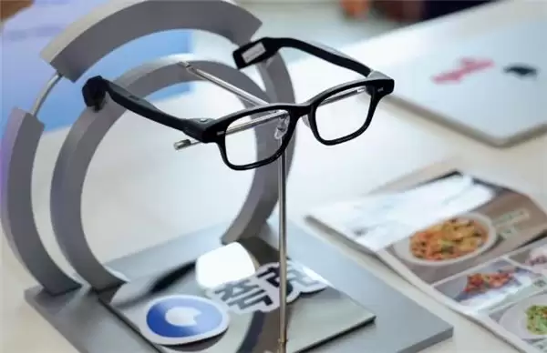 Meta 轻量 MR 头显 Phoenix 曝光,阿里巴巴 / 微美全息开启智能眼镜激烈争夺战