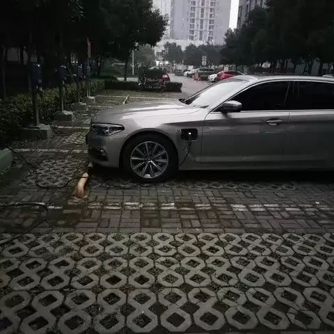 吉利用换电+太阳能+无线充电破解电动车续航难题