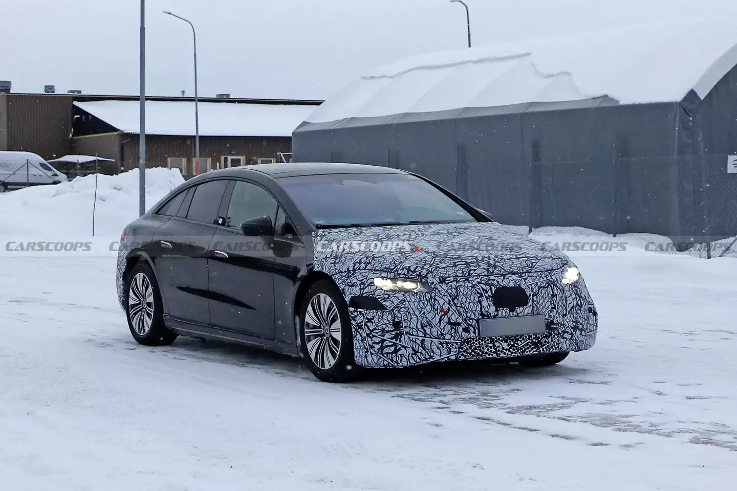 2027 款奔驰 EQS 路测图曝光：800V 架构，自研 eATS 2.0 电机 + 双速变速箱