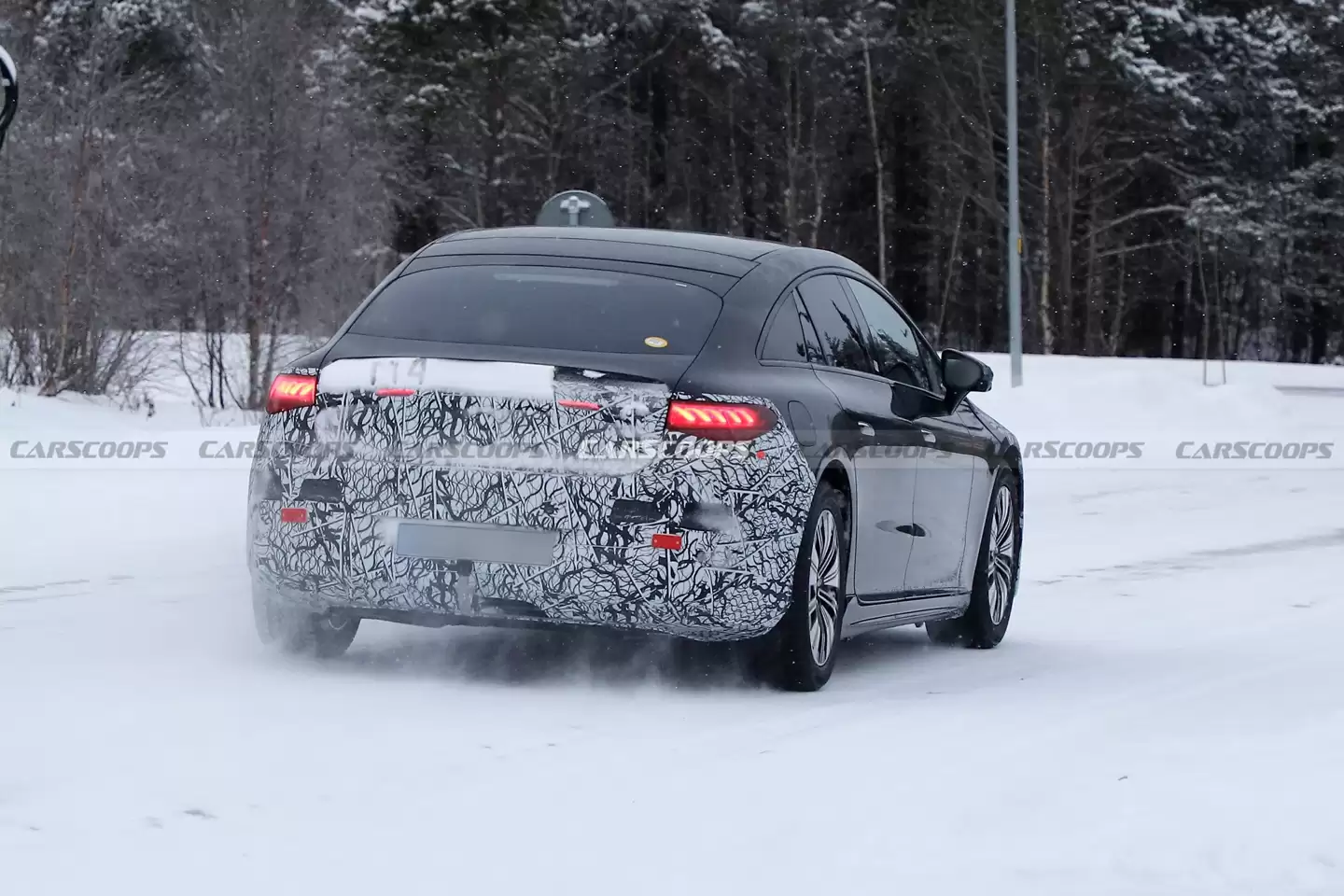 2027 款奔驰 EQS 路测图曝光：800V 架构，自研 eATS 2.0 电机 + 双速变速箱