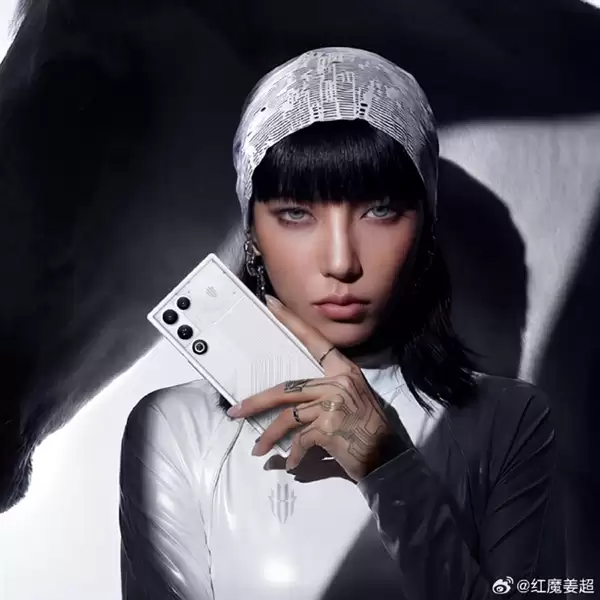 红魔产品经理吐槽手机设计千篇一律:抄完iPhone 17 Pro抄17Air