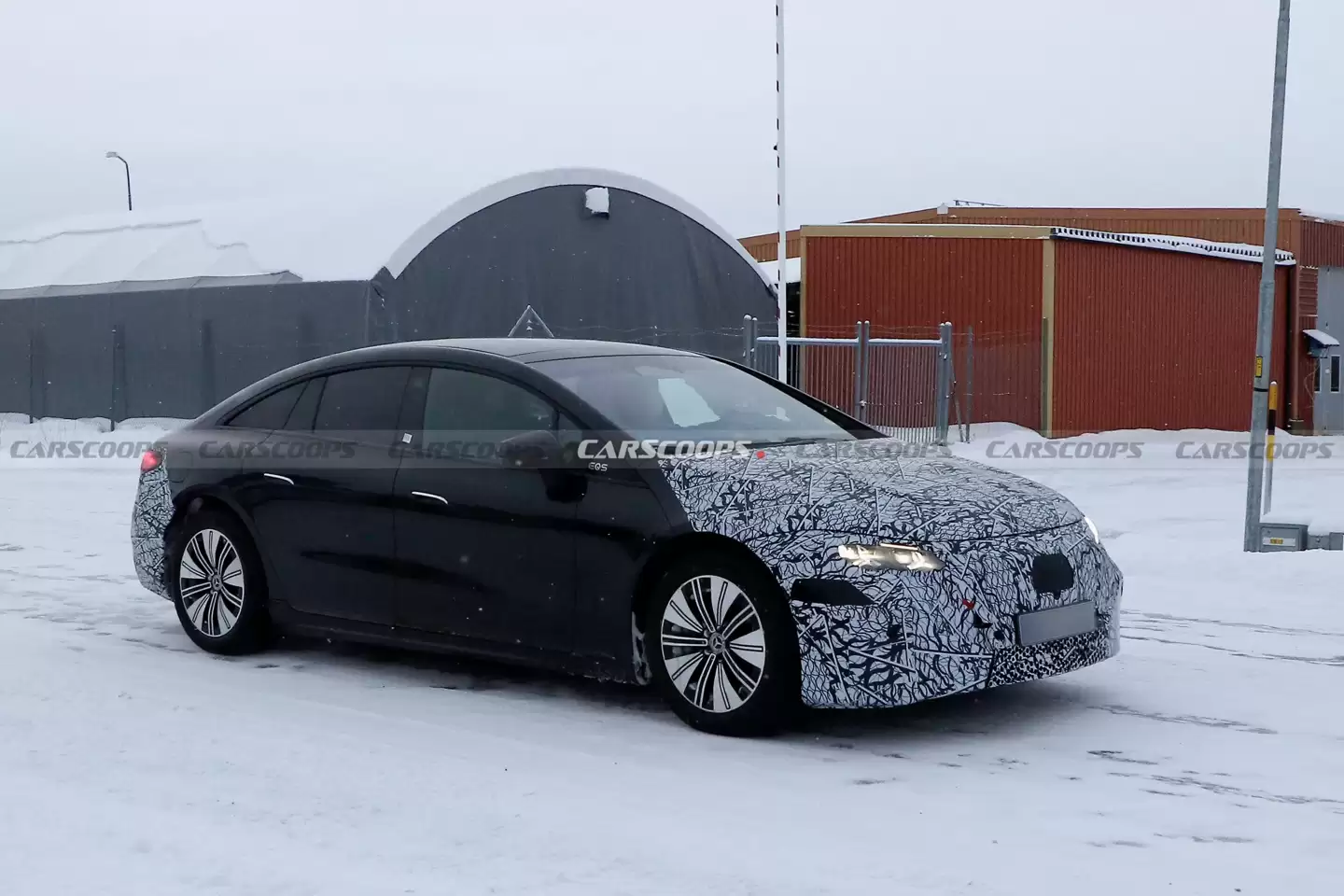 2027 款奔驰 EQS 路测图曝光：800V 架构，自研 eATS 2.0 电机 + 双速变速箱