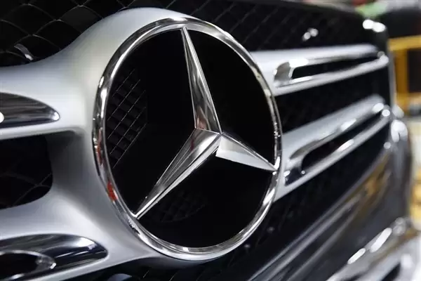 国人买豪车不再迷信BBA！奔驰2025年中国销量大跌19%