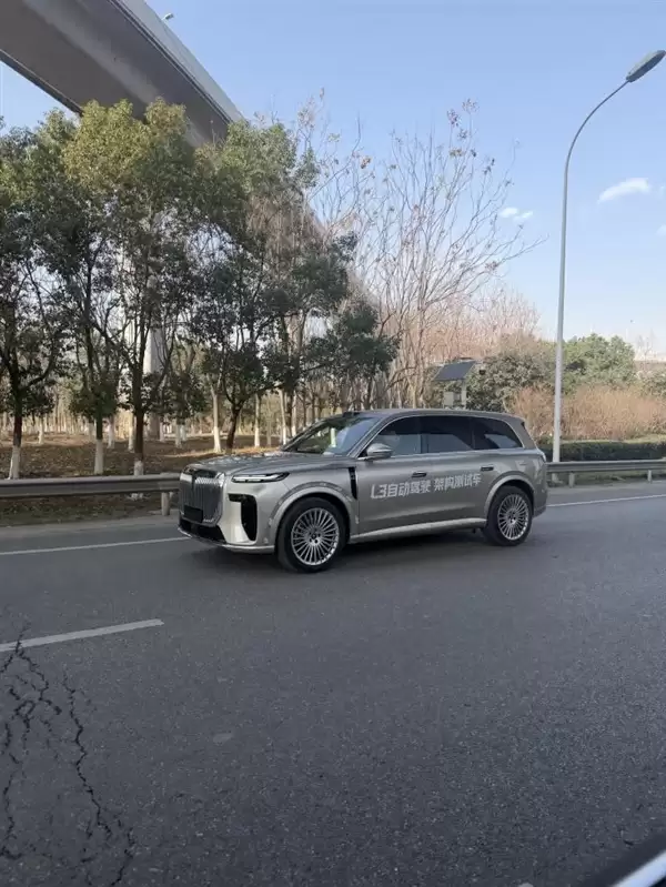 华为智驾加持!岚图泰山Ultra测试车亮相:有望成为首款L3级量产SUV