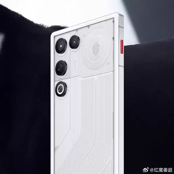 红魔产品经理吐槽手机设计千篇一律：抄完iPhone 17 Pro抄17Air