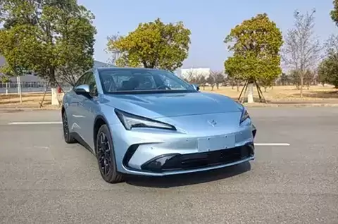 极狐阿尔法S5增程版亮相，续航与设计双升级