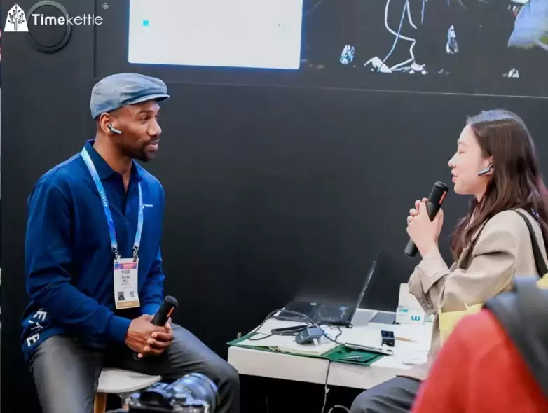 告别“低头看屏”时代,时空壶W4的双技术革命