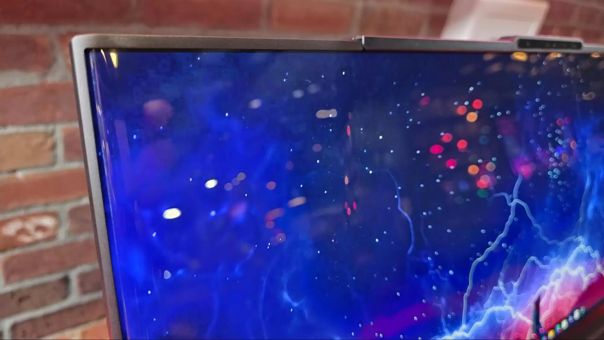 16 → 24英寸:联想展示 Legion Pro Rollable 纵向卷轴屏概念游戏笔记本