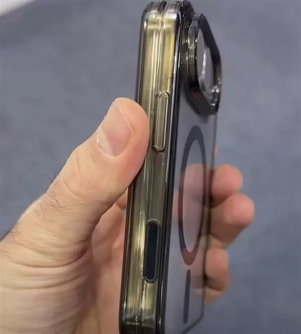 外观无悬念了！首款iPhone Fold保护壳模具偷跑