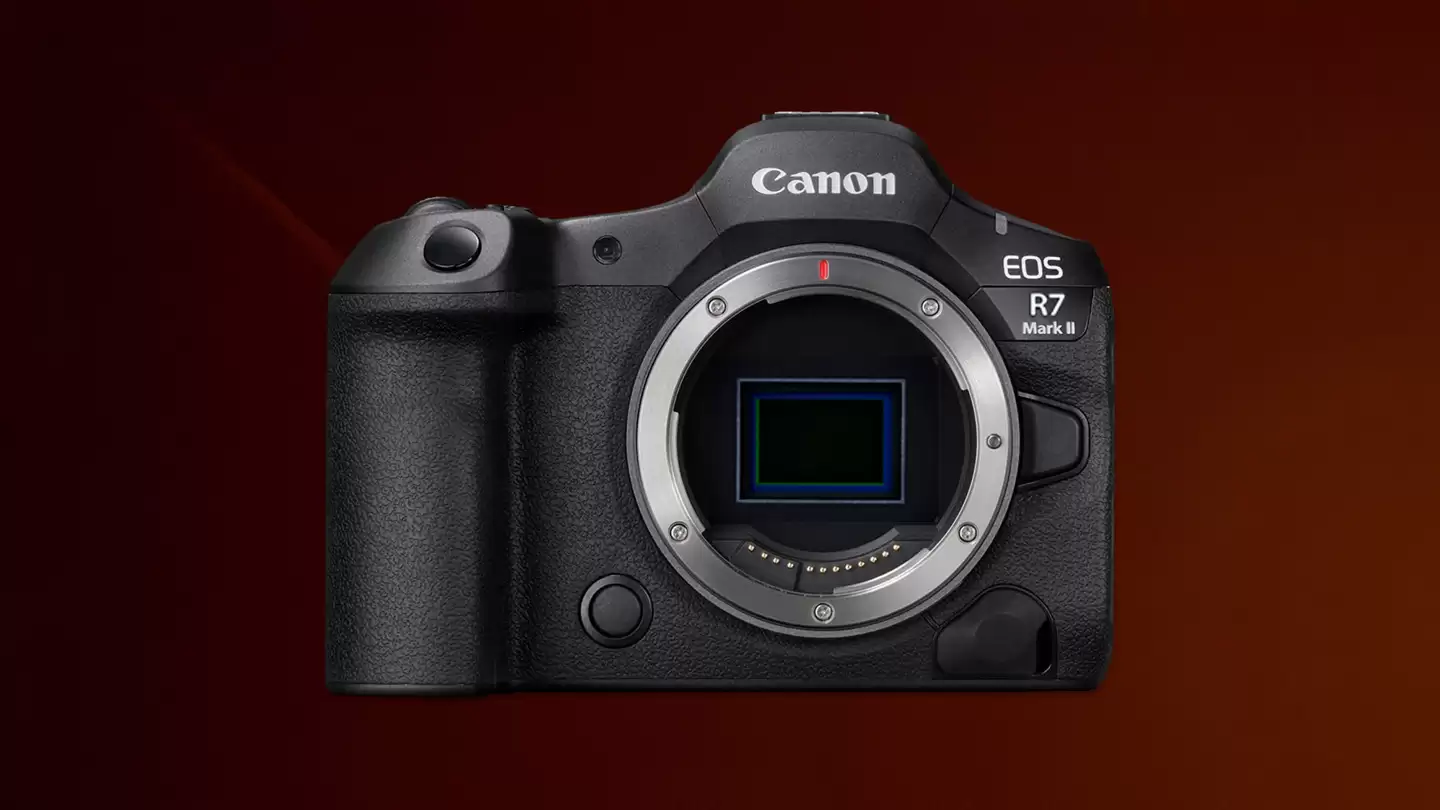 消息称佳能 EOS R7 Mark II 半画幅无反相机配备 3900 万像素 CMOS，有望配备 CFexpress 卡槽
