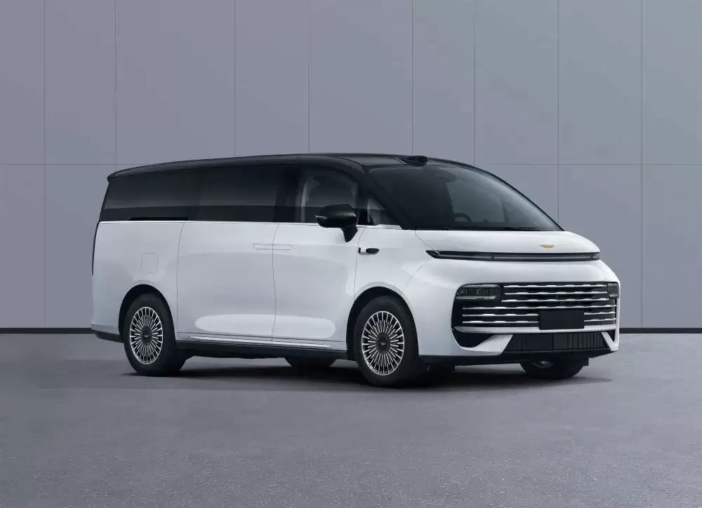 9大车企要卖超1800万台，鸿蒙智行冲刺销量翻番，四家车企瞄准300万年销