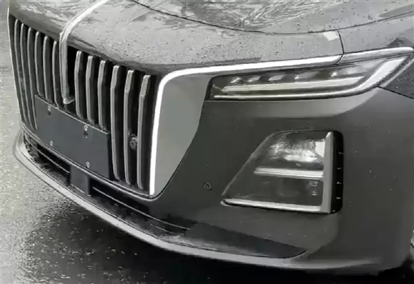 2026款红旗H5实车图流出：撞脸老款H9、内饰全面升级