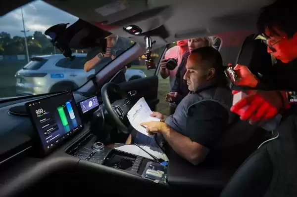 吉利银河斩获吉尼斯世界纪录:悉尼至墨尔本1056公里插混SUV油耗最低