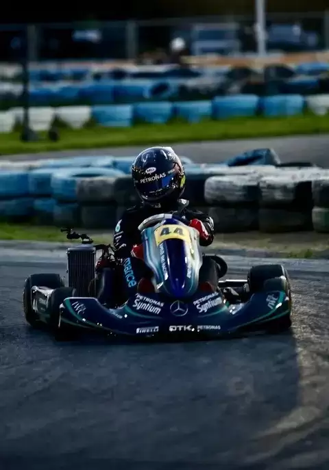 卡丁车安全驾驶全攻略:从准备到赛道规范详解