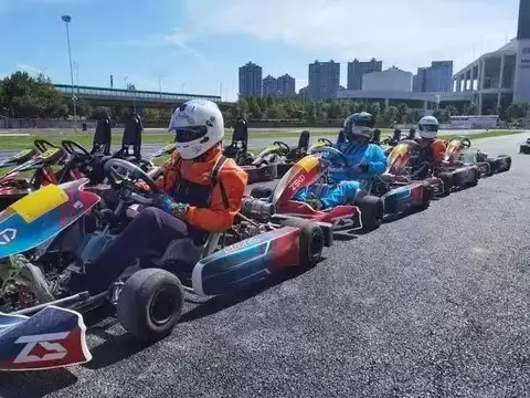 卡丁车进阶全攻略:从新手到赛道高手的5秒提速秘诀