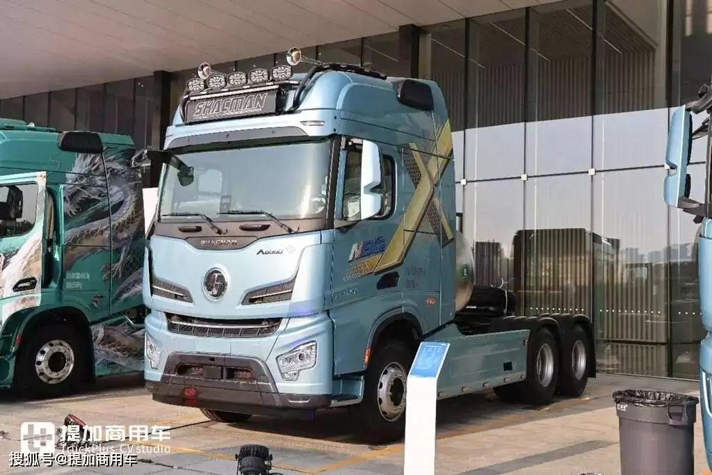 陕汽德龙X6000复合版外观