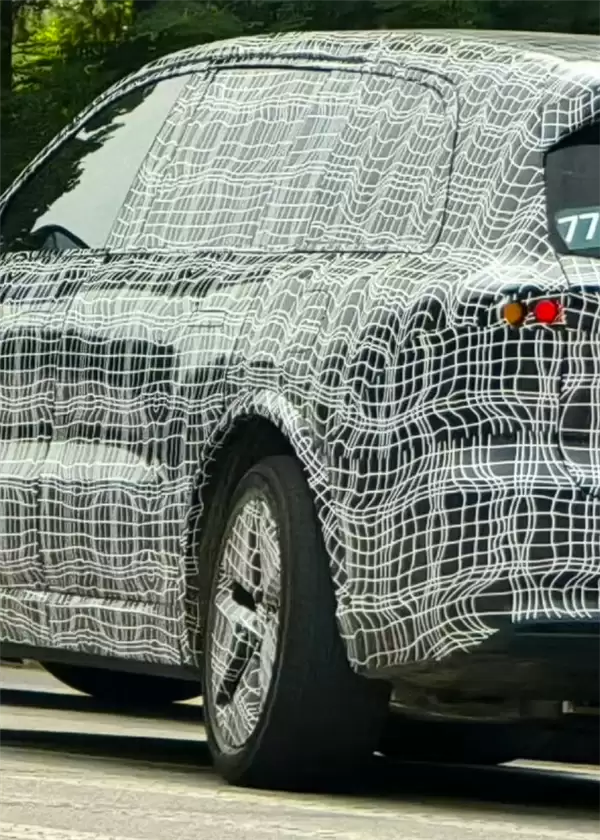 顶配用上73度大电池!博主曝光换代理想L9实车谍照