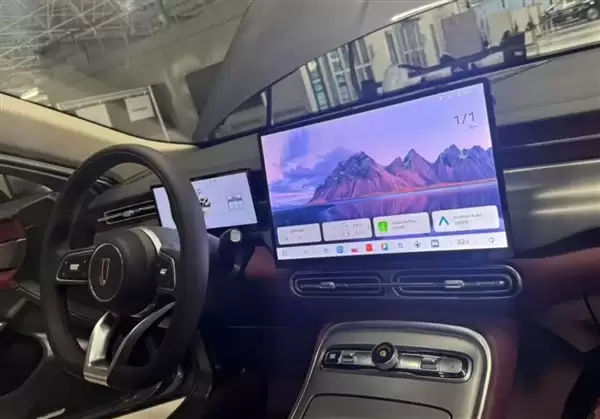 2026款红旗H5实车图流出：撞脸老款H9、内饰全面升级